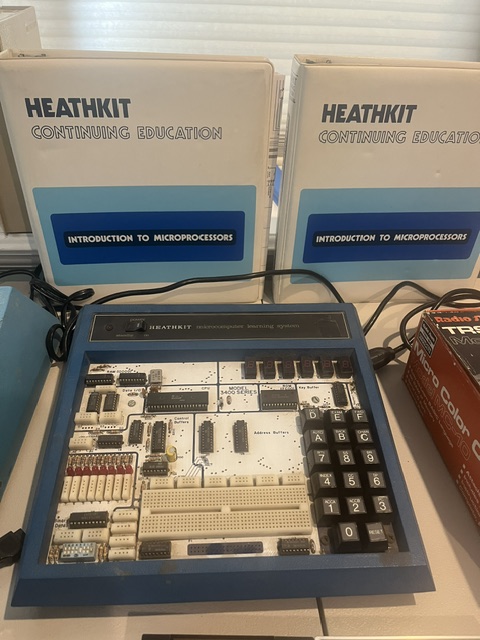 Heathkit ET-3400 microprocessor trainer with course binders