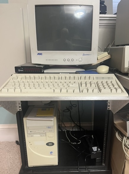 1994 Internet gateway server demo with monitor and modem